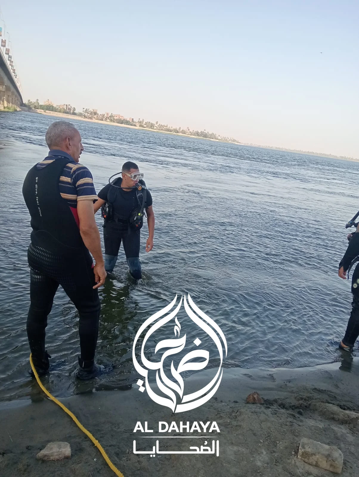صورة 2 - انتشال جثمان الشاب يوسف محمد حربي من أسفل كوبري سوهاج الجديد
