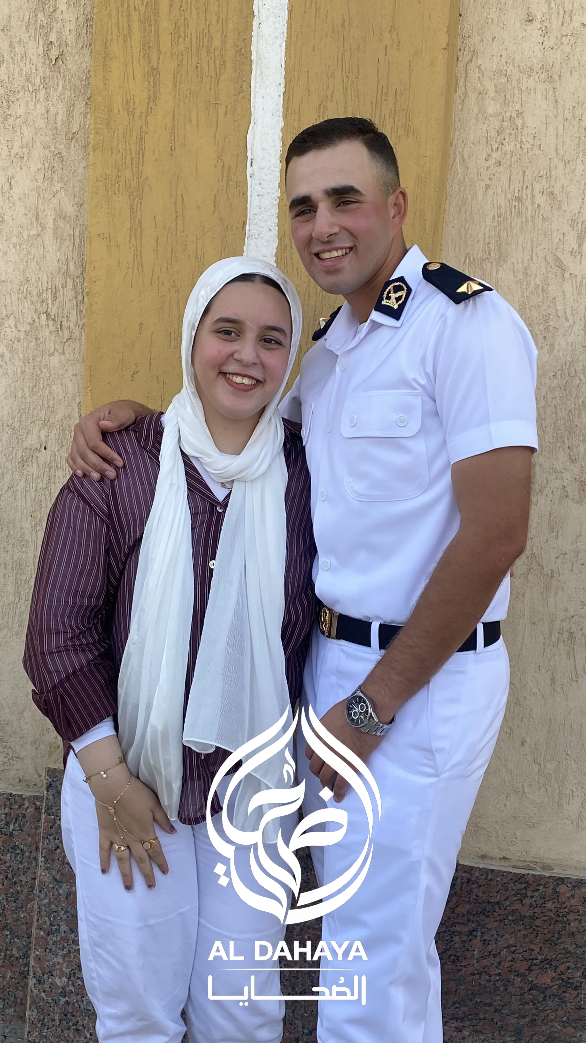 3. الإعلامي وليد أبو عقيل وأسرة موقع الضحايا يهنئون الأستاذ ياسر مصطفى أبو عقيل بتخرج نجله الملازم مصطفى من كلية الشرطة