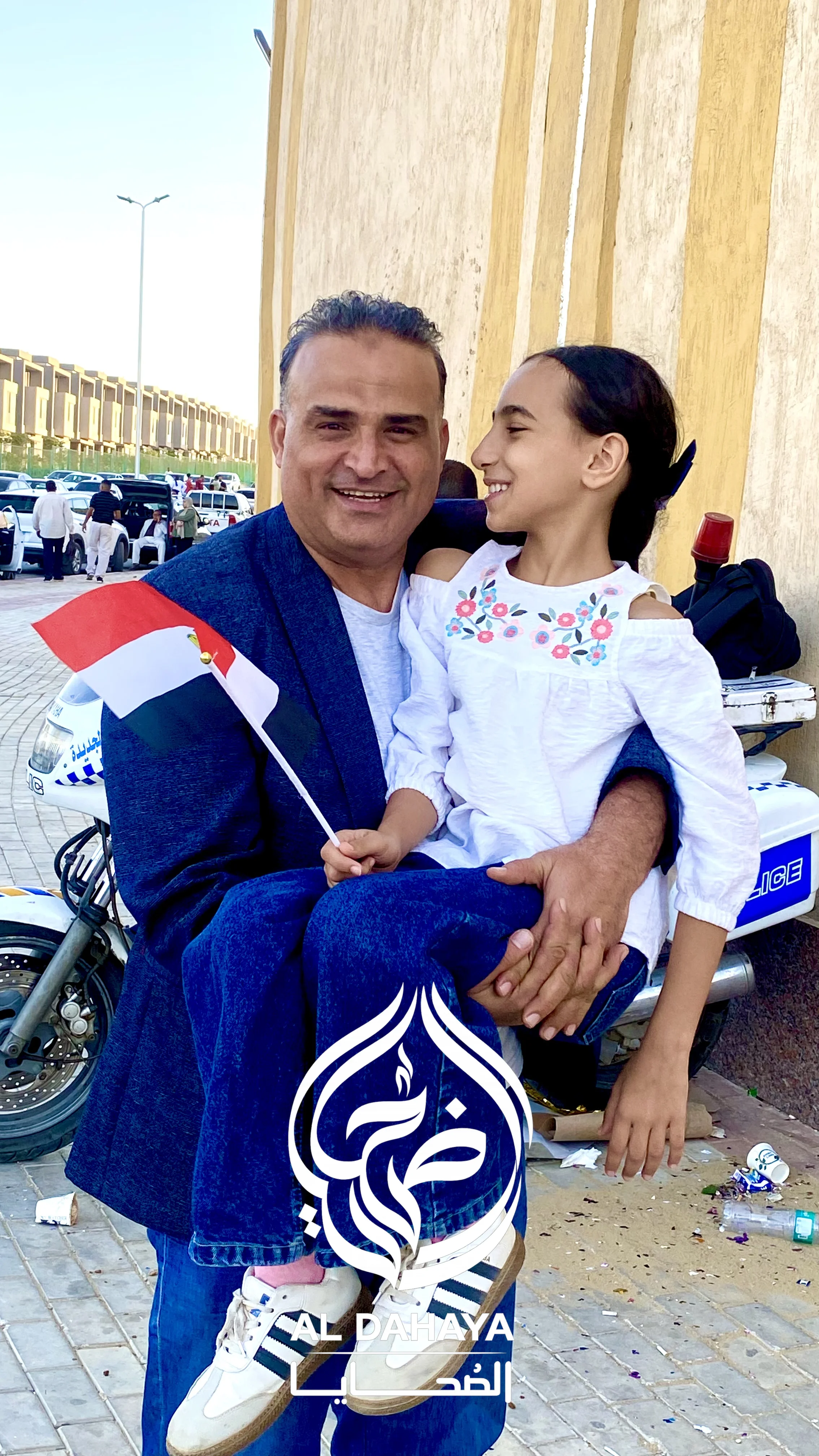 صورة 8 - 3. الإعلامي وليد أبو عقيل وأسرة موقع الضحايا يهنئون الأستاذ ياسر مصطفى أبو عقيل بتخرج نجله الملازم مصطفى من كلية الشرطة