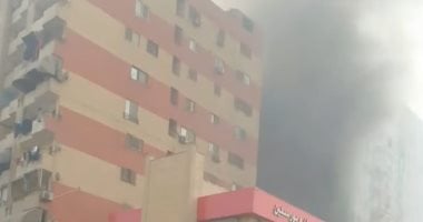 الدفع ب 6 سيارات إطفاء لإخماد حريق فى مخزن أخشاب وفراشة بدار السلام ..صور