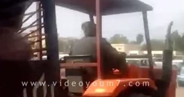 مصرع شاب صدمه جرار زراعي محمل بالكتان فى المحلة