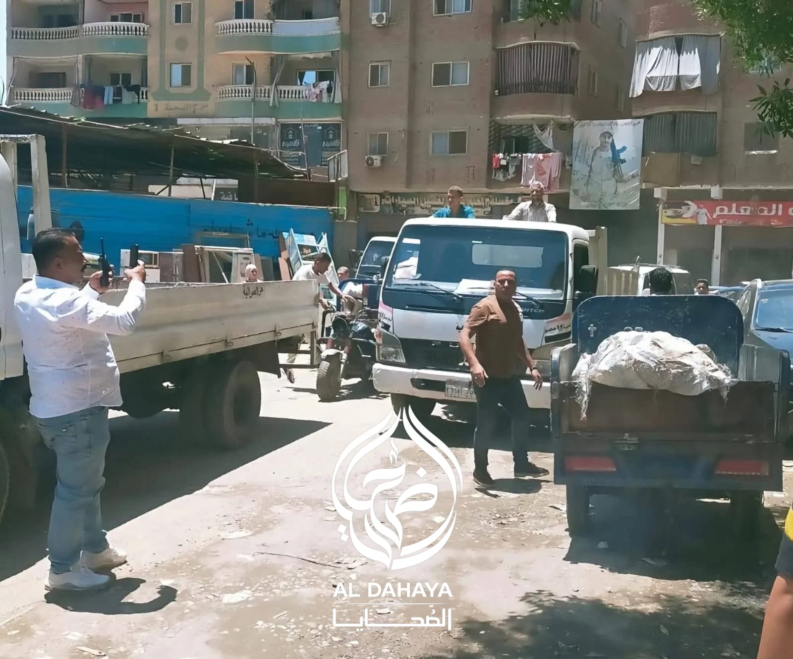 صورة 6 - حملات مكبرة بحي العمرانية لإغلاق مخازن الفرز والخردة المخالفة.. والتحفظ على 8 مركبات 
